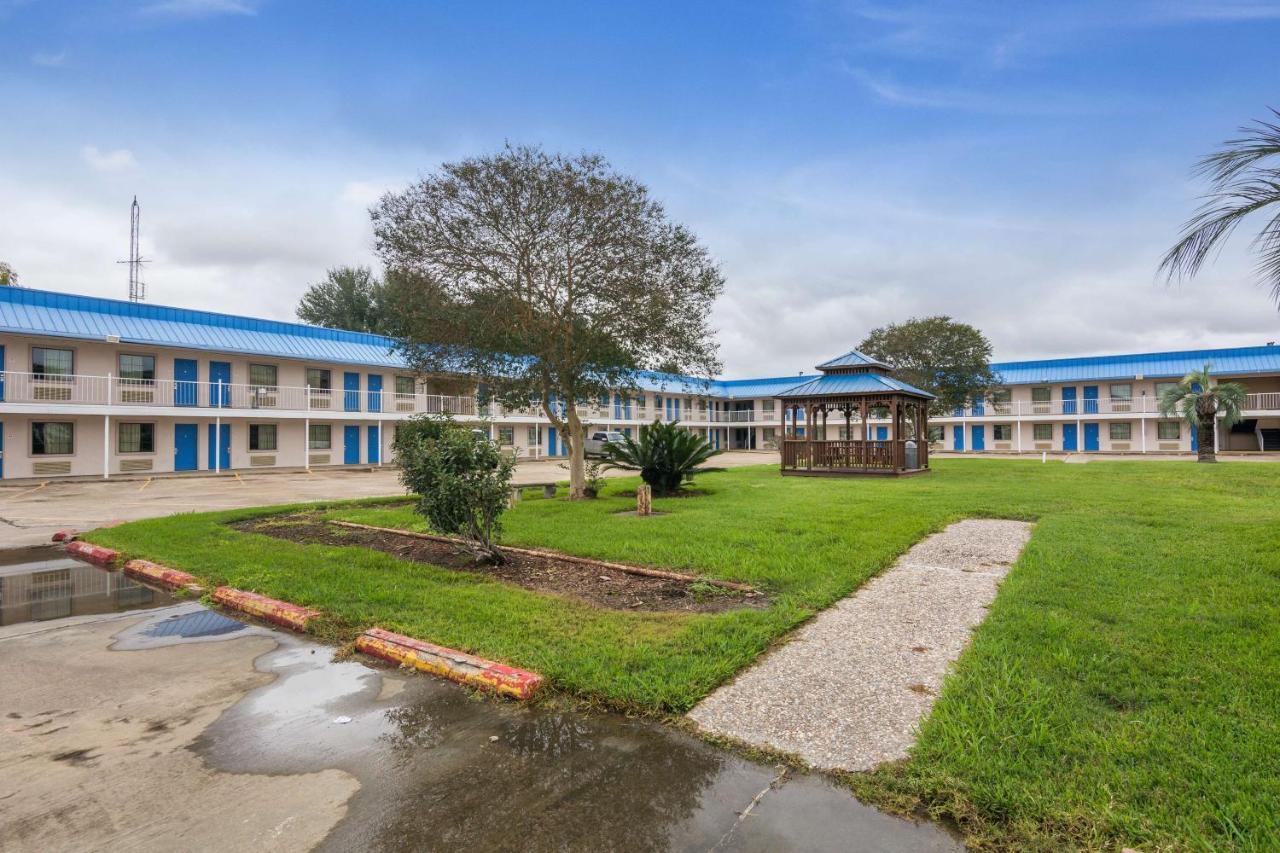 Motel 6-Winnie, Tx Екстер'єр фото