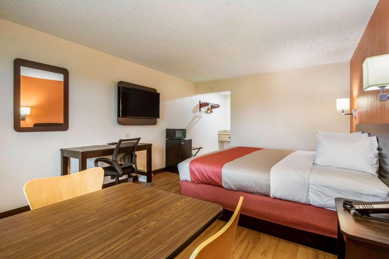 Motel 6-Winnie, Tx Екстер'єр фото
